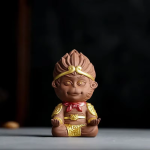 Aap tea pet van paarse klei — Open handpalmen, rozebruin