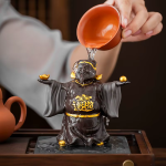 Beeldje van de Chinese god van de rijkdom in paarse klei