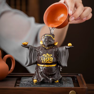 Beeldje van de Chinese god van de rijkdom in paarse klei
