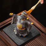 Beeldje van de Chinese god van de rijkdom in paarse klei