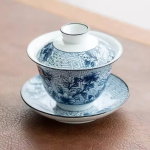 Blauw-witte porseleinen gaiwan met retrodecor — Blauw en grijs, bloemen en geometrische motieven
