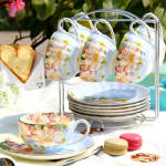 Bloemig theeservies set van beenderporselein — Lichtblauw met bloemen