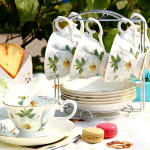 Bloemig theeservies set van beenderporselein — Wit met witte bloemen