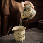 Bloemige gaiwan van keramiek met bloemenmotief