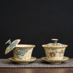 Bloemige gaiwan van keramiek met bloemenmotief