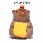Capibara tea pet van paarse klei met litchimotief