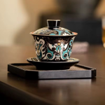 Chinees theeservies van porselein met glazuurdecor
