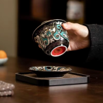 Chinees theeservies van porselein met glazuurdecor