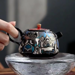 Chinees theeservies van porselein met glazuurdecor