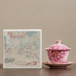 Chinese gaiwan van keramiek met pioenrozen — Met geschenkdoos