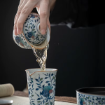 Chinese gaiwan van porselein met bloem of fruitmotief