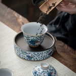 Chinese gaiwan van porselein met bloem of fruitmotief