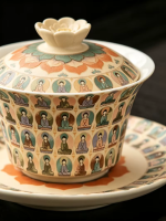 Chinese gaiwan van porselein met Dunhuangdecor