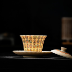 Chinese gaiwan van porselein met Dunhuangdecor