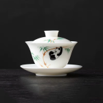 Chinese gaiwan van porselein met handgeschilderde pandabeer — 130 ml – 11,8 × 8,8 cm