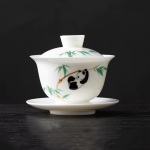 Chinese gaiwan van porselein met handgeschilderde pandabeer — 180 ml – 12 × 10 cm