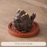 Chinese tea pet drakenvis — Met donkerbruin voetstuk