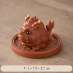 Chinese tea pet drakenvis — Met roodbruin voetstuk
