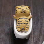 Chinese tea pet met badende dieren van Yixing-klei — Okerkleurige gestreepte kat