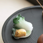 Chinese tea pet met kool en varken van hars