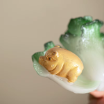 Chinese tea pet met kool en varken van hars