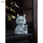 Chinese theefigurine van keramiek met mythische wezens