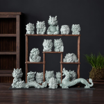 Chinese theefigurine van keramiek met mythische wezens