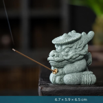 Chinese theefigurine van keramiek met mythische wezens — Zittend met hoed