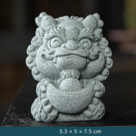 Chinese theefigurine van keramiek met mythische wezens — Zittend met kom