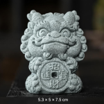Chinese theefigurine van keramiek met mythische wezens — Zittend met medaillon