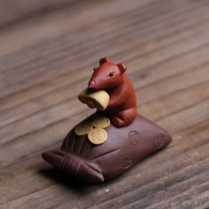 Decoratieve tea pet muis met geldbuidelvormige voet