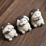 Egeltje als tea pet van Yixing-klei