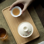 Gaiwan met kat en kersen van keramiek