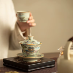 Gaiwan met landschapdecor en keramische theepot