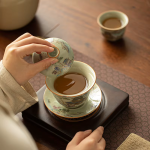 Gaiwan met landschapdecor en keramische theepot