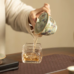 Gaiwan met landschapdecor en keramische theepot