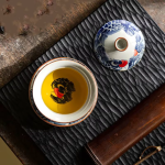 Gaiwan met vissen van porselein