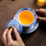 Gaiwan porselein met schotel en gouden draak