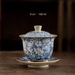 Gaiwan van blauw-wit porselein met bloemendecor — Hoge kom met schotel op voet