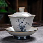 Gaiwan van porselein met blauw decor uit Dehua — Stengels en bladeren