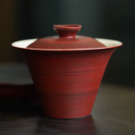 Gaiwan van rood steengoed, handgeschilderd