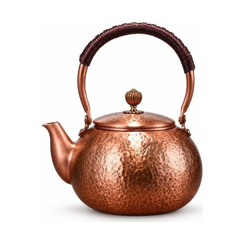 Gehamerde koperen theepot van roodkoper