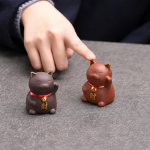 Gelukskat tea pet van paarse klei