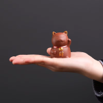 Gelukskat tea pet van paarse klei