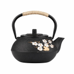 Gietijzeren theepot met filter en bloemendecor
