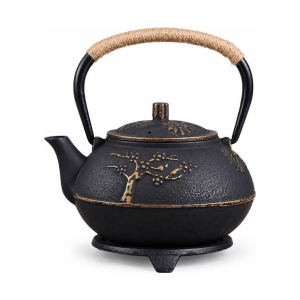 Gietijzeren theepot met pruimenbloesem en theezeef