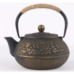 Gietijzeren theepot met reliëfmotieven