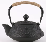Gietijzeren theepot met reliëfmotieven — Donkergrijze bogen