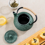 Gietijzeren theepot met uitneembaar filter