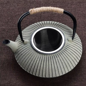 Gietijzeren theepot van ongeveer 800 ml